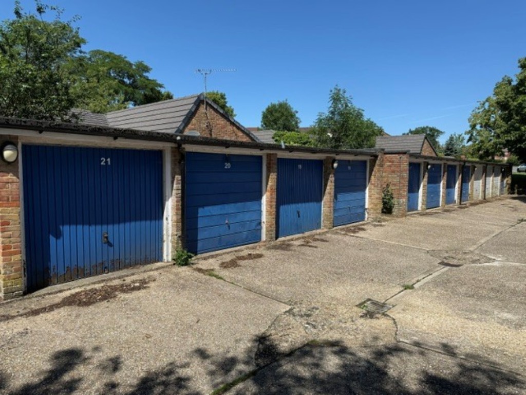 Lot: 23 - 18 LOCK-UP GARAGES FOR INVESTMENT - Garages 18 - 21